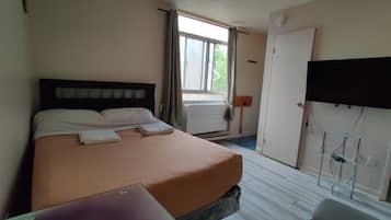 Iron/ironing board, internet, bed sheets