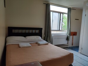 Bügeleisen/Bügelbrett, Internetzugang, Bettwäsche
