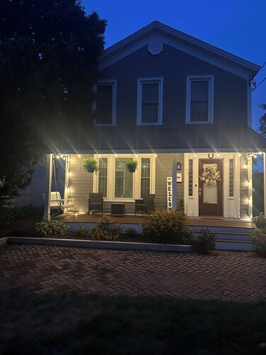 Charming 2 bedroom, 1 bath first floor.  Walk to the racetrack and downtown