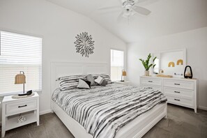 2 habitaciones, tabla de planchar con plancha, wifi y ropa de cama