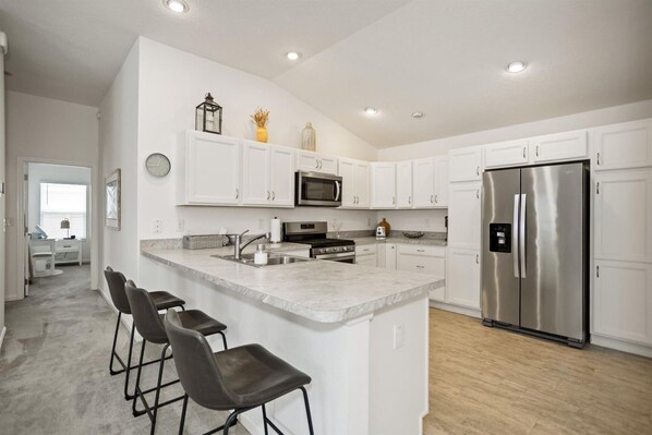 Micro-ondes, four, plaque de cuisson, lave-vaisselle