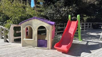 Children’s play area – outdoor