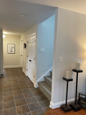 Interior - 3-bed 3 bath home in Edgewater MD on the beach, 25 min from USNA and Annapolis. (Edgewater)