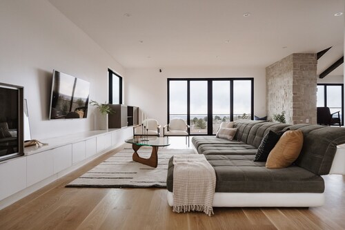 Modern Residence Panoramic Views