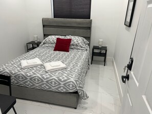 1 chambre, fer et planche à repasser, Wi-Fi gratuit, draps fournis