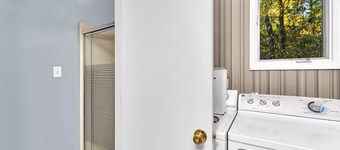 Sleeps 20! Hot Tub - Walk to the Masters - Game Room - Gym