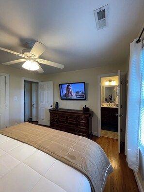 3 bedrooms, iron/ironing board, WiFi, bed sheets