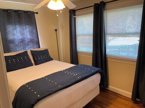 3 habitaciones, tabla de planchar con plancha, wifi y ropa de cama 