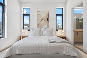 4 chambres, bureau, Wi-Fi, draps fournis