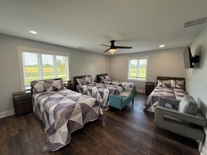 5 bedrooms, iron/ironing board, internet, bed sheets