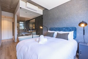 2 habitaciones, tabla de planchar con plancha, wifi y ropa de cama