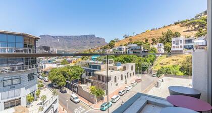 Views, Views, and Views!! Relax in luxury in De Waterkant