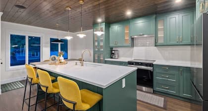3 bedroom (10-12 guests), 2 full bathroom, family friendly, atv-dirt bike trails