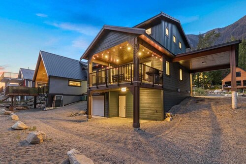 3 bedroom (10-12 guests), 2 full bathroom, family friendly, atv-dirt bike trails