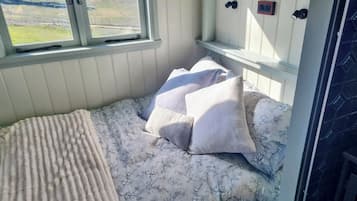 1 chambre, fer et planche à repasser, literie fournie