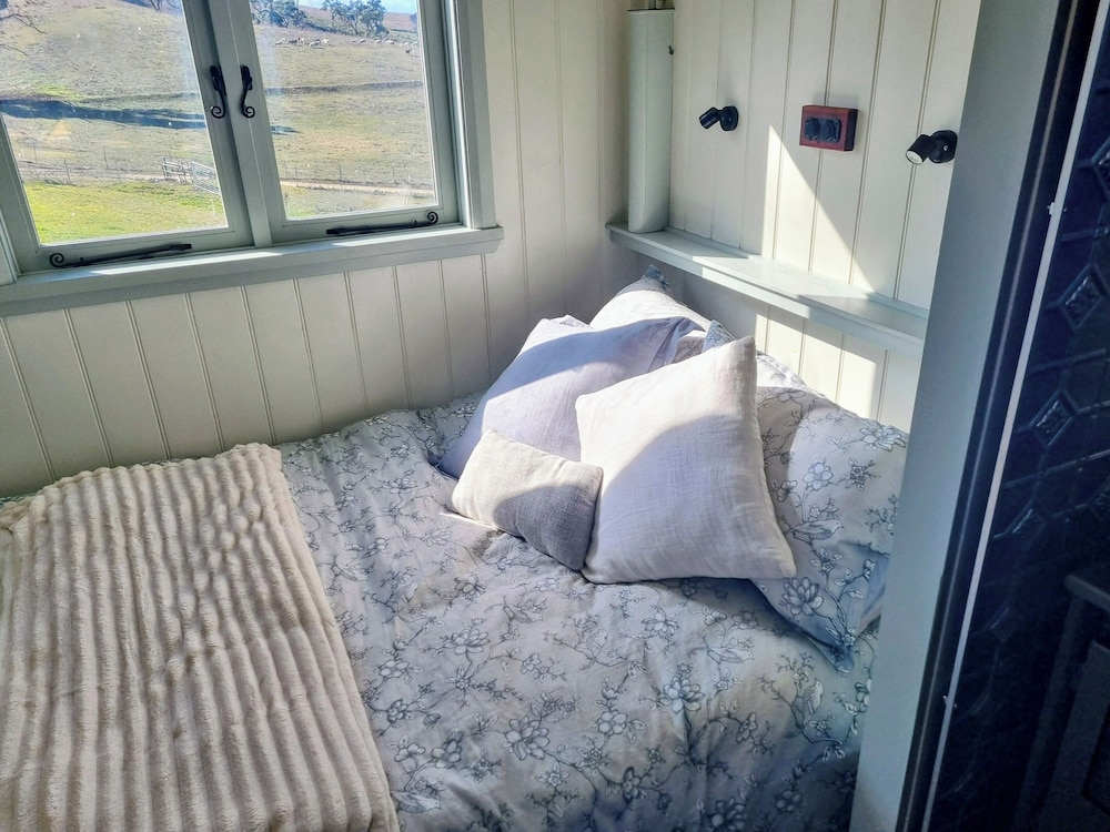 rustic-range-retreat-charlotte-s-hut-stay-relax-unwind-reconnect