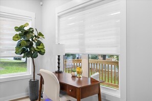 Interior - Luxe 3BR Min to Duke, Downtown, Hospitals, NCCU & DPAC• Firepit & Sleeps 6 (Durham)