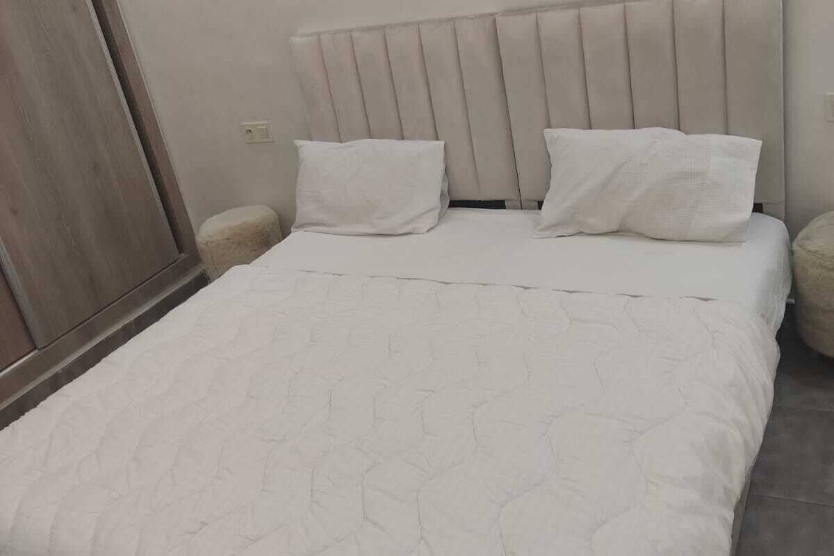 Comfort Double Room, Courtyard View | Desk, laptop workspace, soundproofing, WiFi (free)