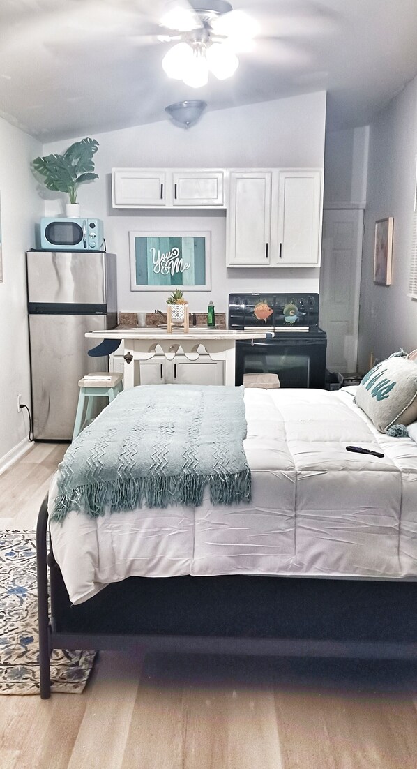 1 bedroom, iron/ironing board, WiFi, bed sheets