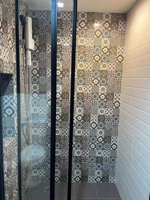 Hair dryer, towels, toilet paper - The Base Central Phuket-B2Y9B (Tambon Wichit)