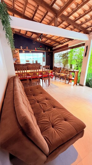 Interior - House with pool, party lighting 5 minutes from Beto Carrero and 5 minutes walk to the beach (Gravatá Penha)