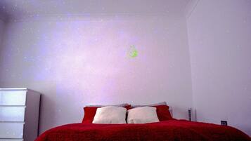 3 bedrooms, WiFi, bed sheets