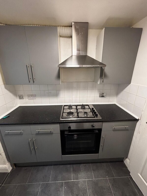 Microondas, horno, placa de cocina