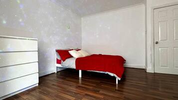 3 bedrooms, WiFi, bed sheets