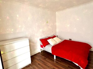 3 bedrooms, WiFi, bed sheets