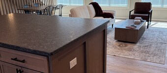 2 Bed - Bourbon Lovers Dream - Close to Clemson, Greenville, and Easley Silos