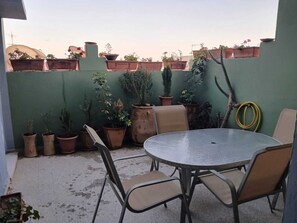 屋外ダイニングエリア