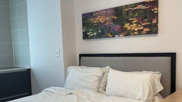 Iron/ironing board, internet, bed sheets