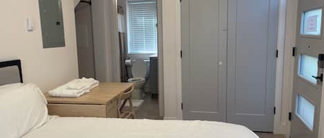 Iron/ironing board, Internet, bed sheets