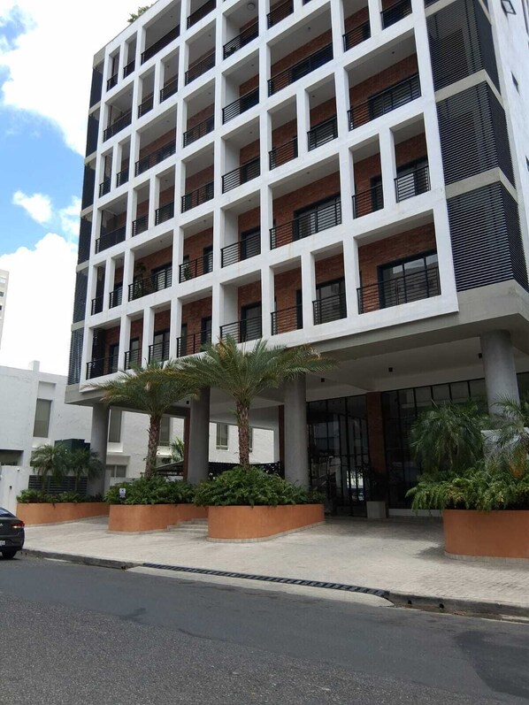 Exterior - New Two bedroom Luxury Condo in City Center with Luxury Lobby,Pool Deck and More (Santo Domingo)