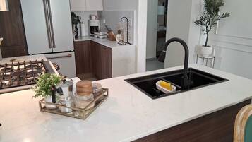 Microondas, horno y parrilla de estufa