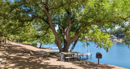 The Tiny Oasis: Luxe Stay with Deck & Private Pool