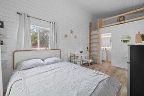 2 habitaciones, tabla de planchar con plancha, wifi y ropa de cama