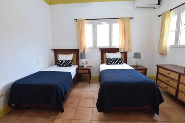2 bedrooms, iron/ironing board, Internet, bed sheets