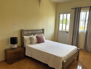 2 habitaciones, tabla de planchar con plancha, internet y ropa de cama 