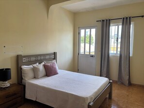 2 chambres, fer et planche à repasser, accès Internet, draps fournis