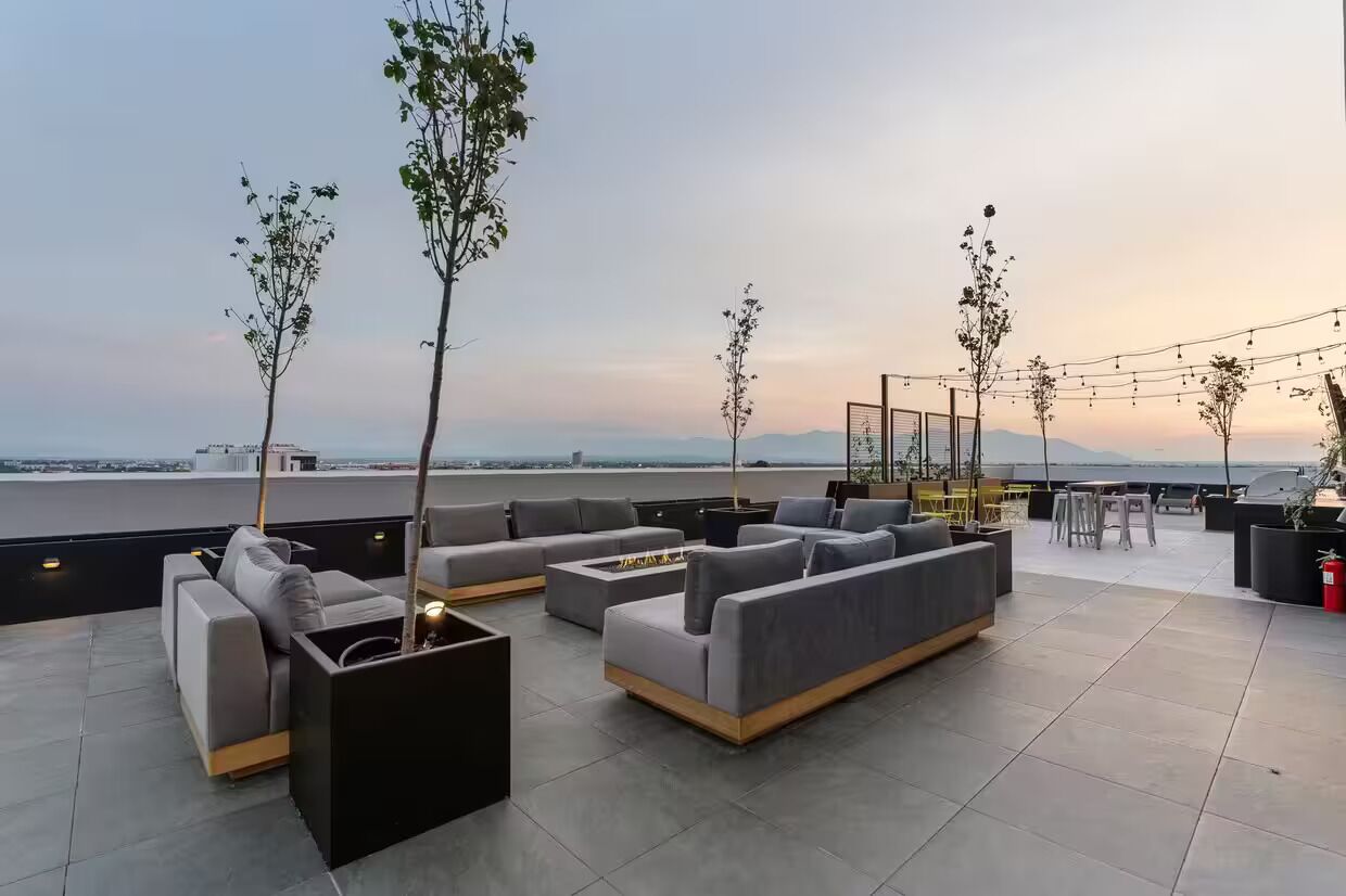 屋外ダイニングエリア