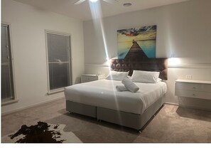 6 bedrooms, iron/ironing board, Internet, bed sheets