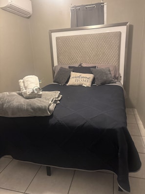2 bedrooms, iron/ironing board, internet, bed sheets