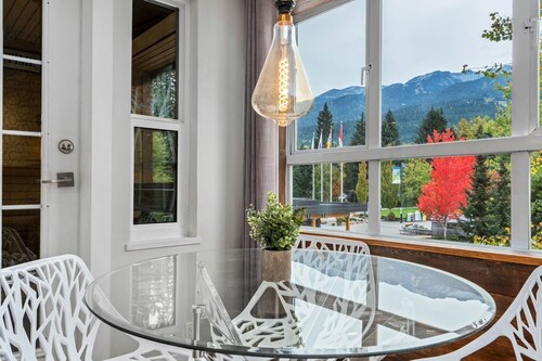 1BR + Den | Marketplace Lodge | Village Location | Mountain Views | Gas Fireplace | Parking