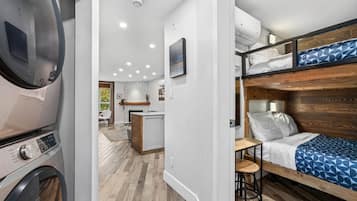 2 quartos, ferros/tábuas de passar roupa, Wi-Fi, roupa de cama