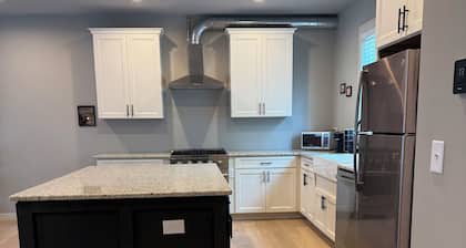 2 bed - pink paradise near Easley SC Silos, Downtown Greenville/ Clemson Tigers