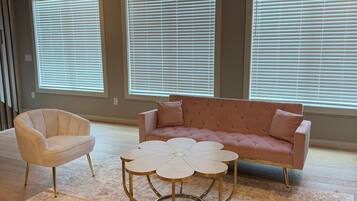 Una Smart TV, libros