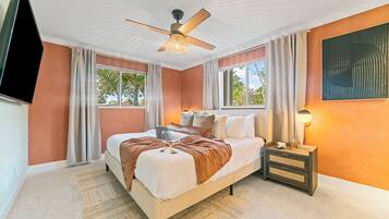 3 bedrooms, desk, iron/ironing board, travel crib