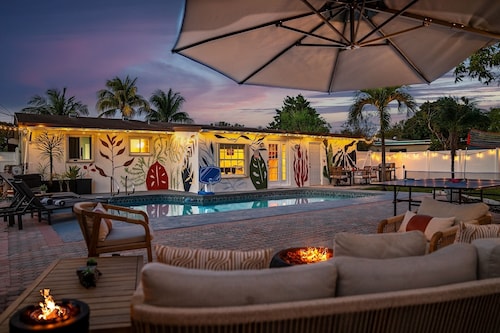 Sunny-Haven 3 Bedroom PoolVilla With GameRoom near the Beach & Shopping Centers