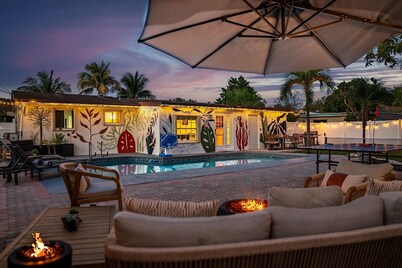 Sunny-Haven 3 Bedroom PoolVilla With GameRoom near the Beach & Shopping Centers